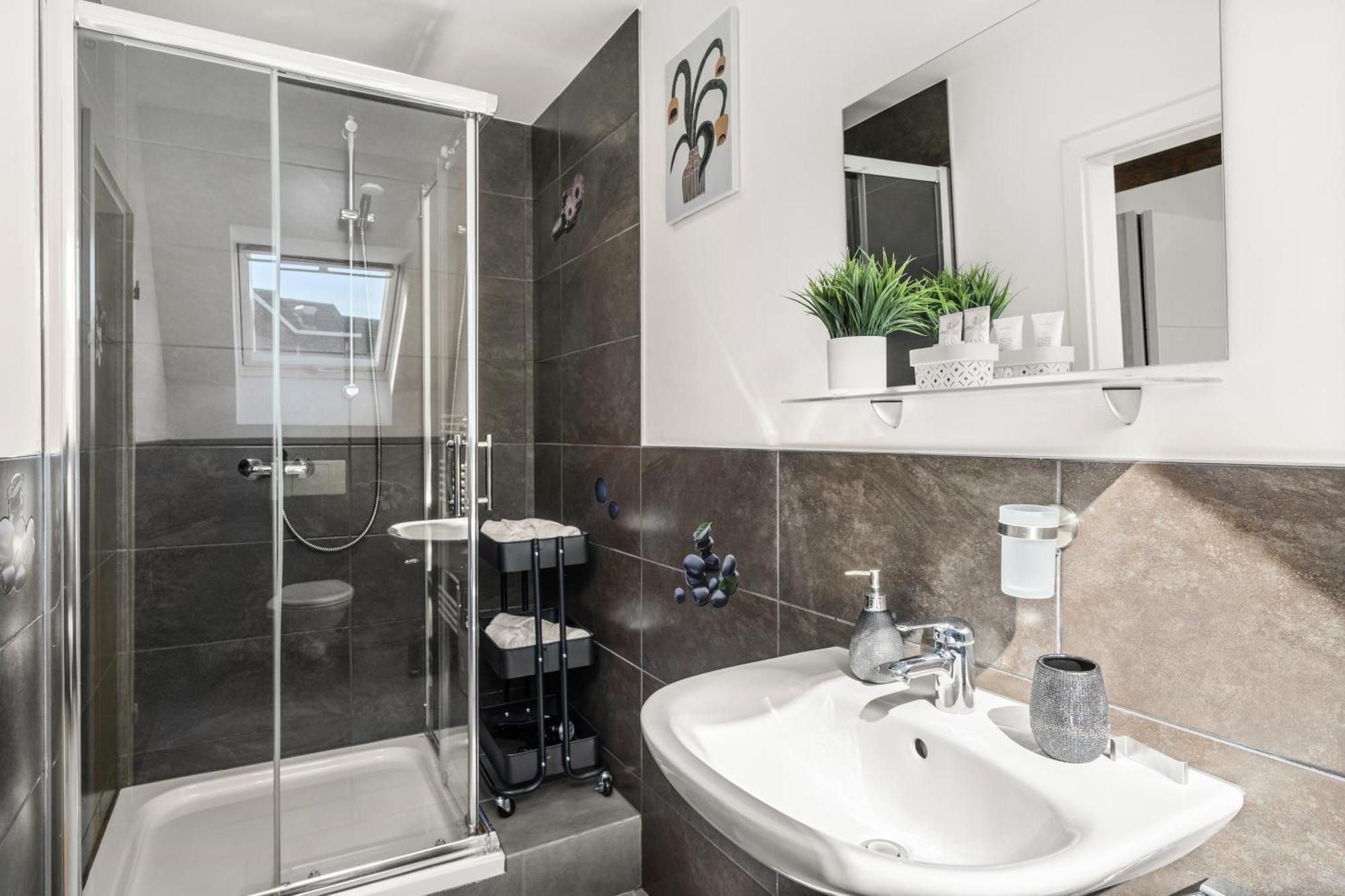 Mola Apartments-Charmante Ferienwohnung Im Herdecke Zentrum Fuer 3 Personen-Grosse Dachterrasse-Grill-Gratis Parken-Wlan Eksteriør bilde